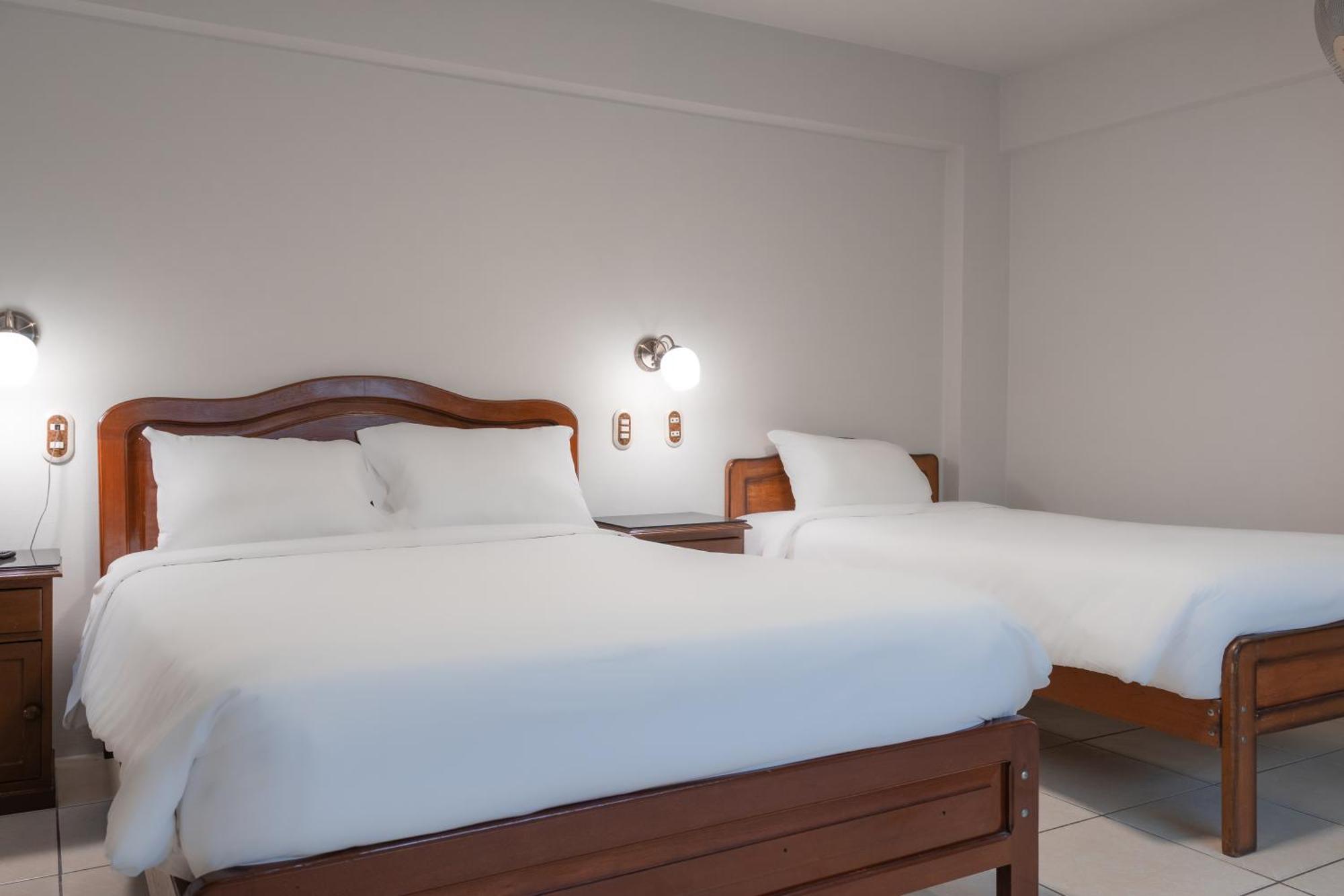 Hotel Alexander Trujillo Zimmer foto