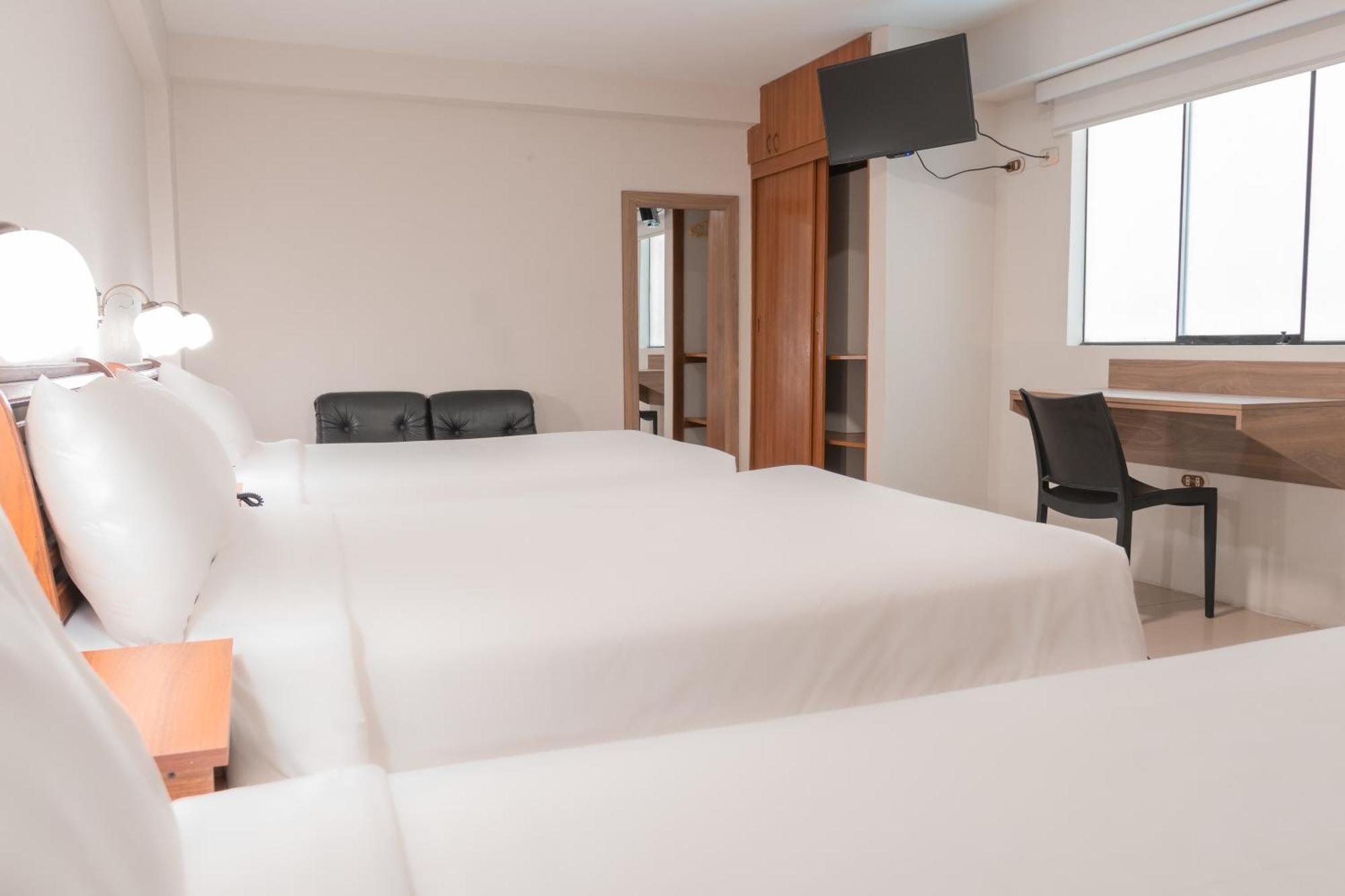 Hotel Alexander Trujillo Zimmer foto
