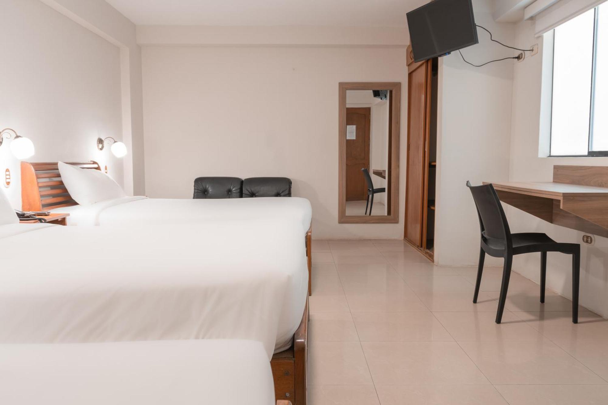 Hotel Alexander Trujillo Zimmer foto