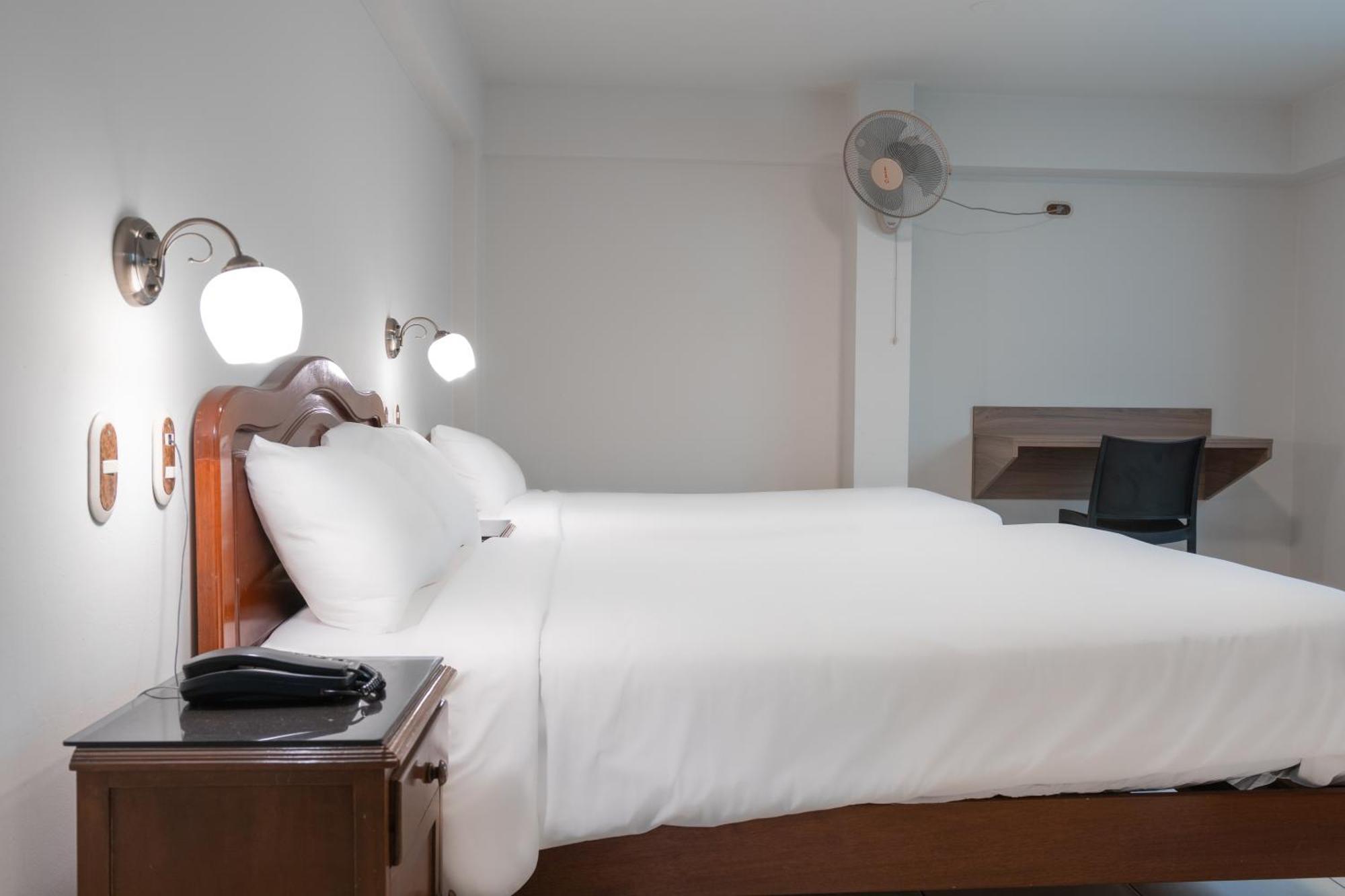 Hotel Alexander Trujillo Zimmer foto